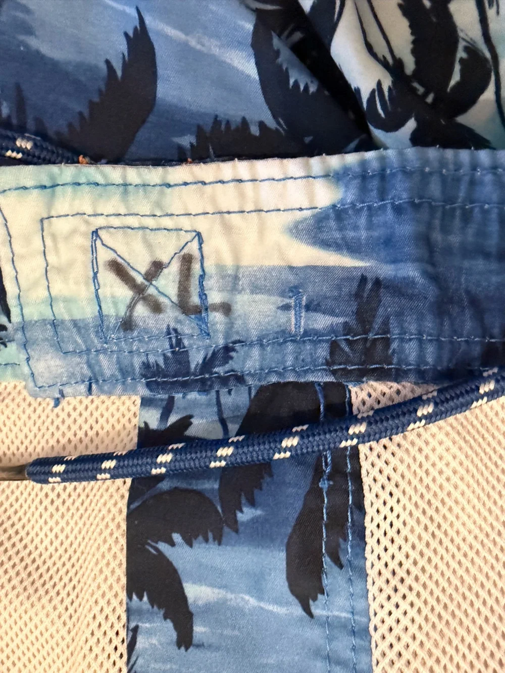 Tommy Bahama Blue Palm-Print Swim Shorts size large